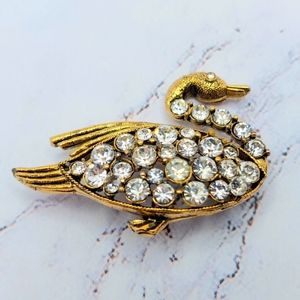 1970's Vintage Weiss Swan Pin 1 3/4 x1 1/2 Brass Tone